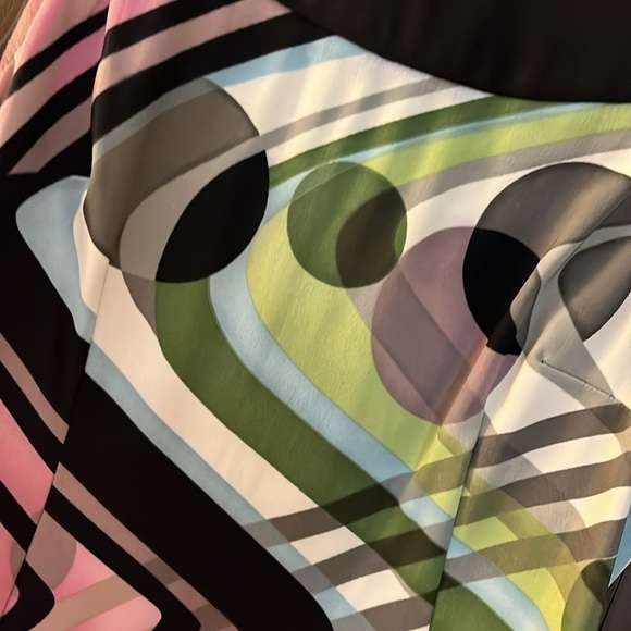 Connected sleeveless multi-colored dress. Size 8P - Picture 10 of 11